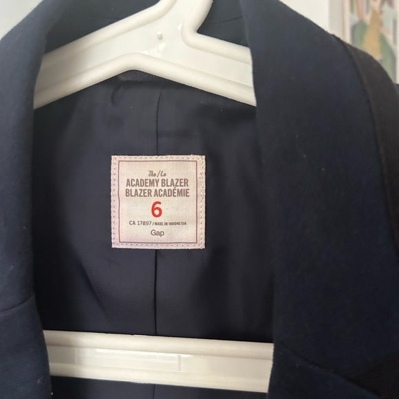 Classic Gap blazer, navy with black piping. Great with jeans and a t-shirt - Picture 3 of 3